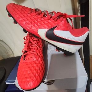 soccer cleats , nike tiempo